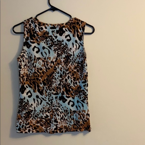 Beautiful top - Picture 2 of 3